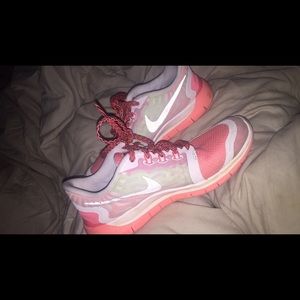 White and pink nike running shoes